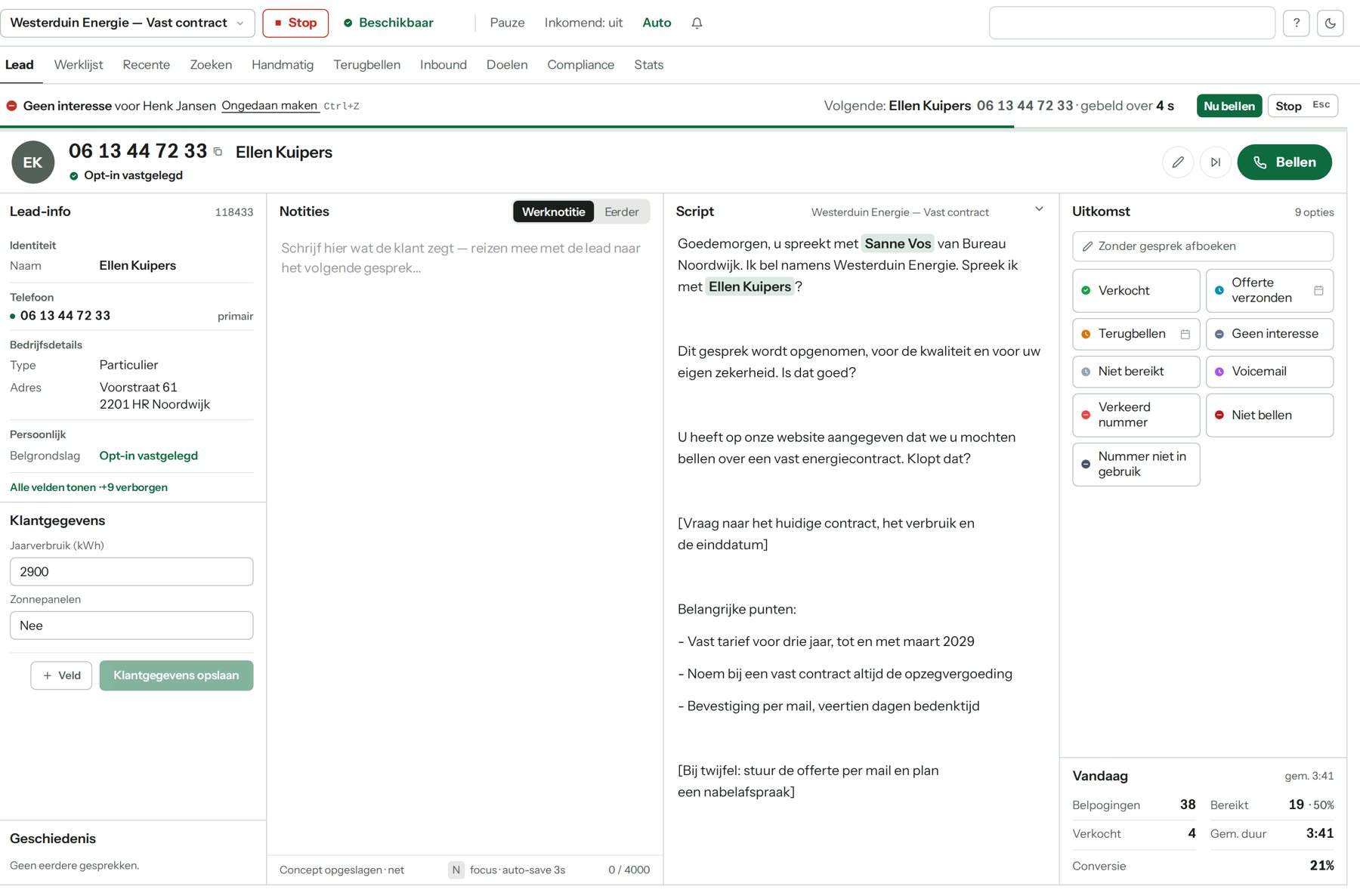 De werkplek van een agent na een afgerond gesprek: in een band bovenaan staat de volgende lead klaar met een aftelling van vier seconden, de kaart van die lead staat eronder